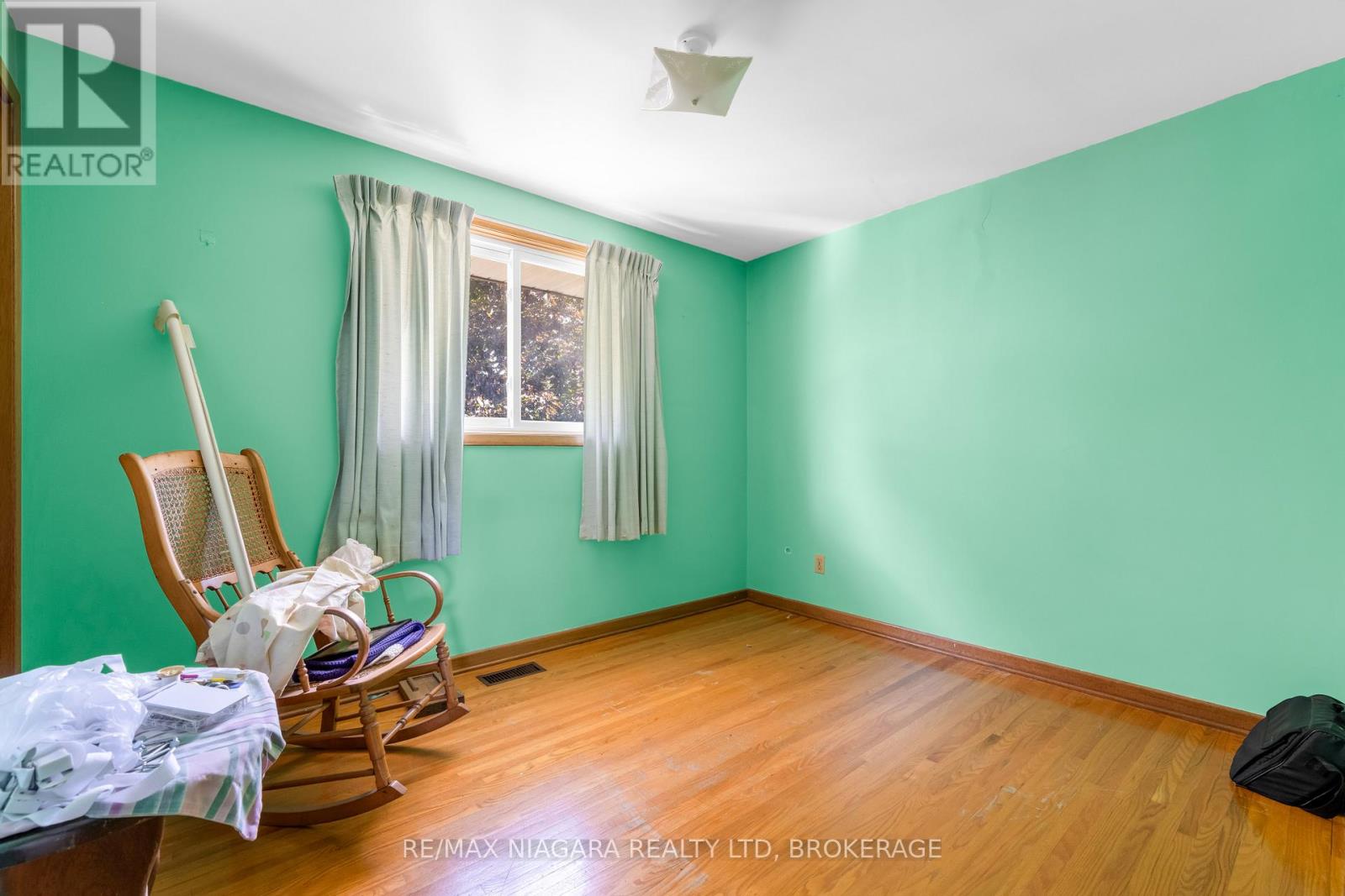 21 Donlea Drive, Port Colborne, Ontario  L3K 4W8 - Photo 20 - X12459867