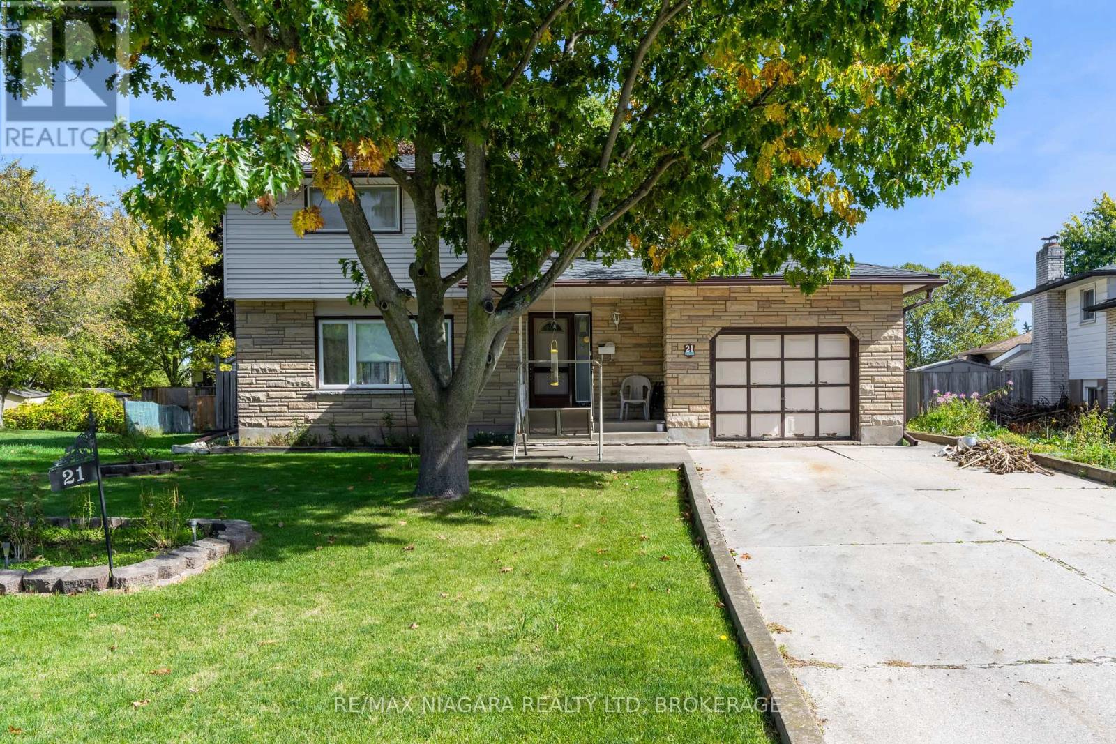 21 Donlea Drive, Port Colborne, Ontario  L3K 4W8 - Photo 3 - X12459867