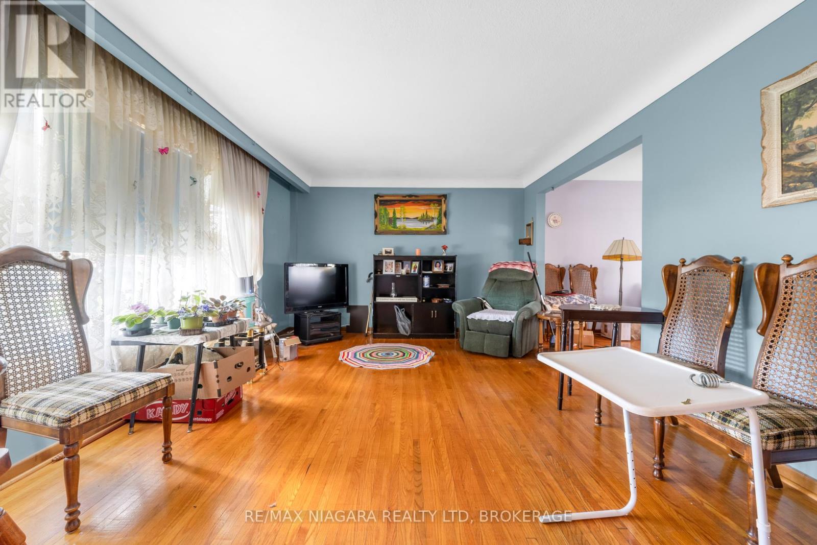 21 Donlea Drive, Port Colborne, Ontario  L3K 4W8 - Photo 4 - X12459867