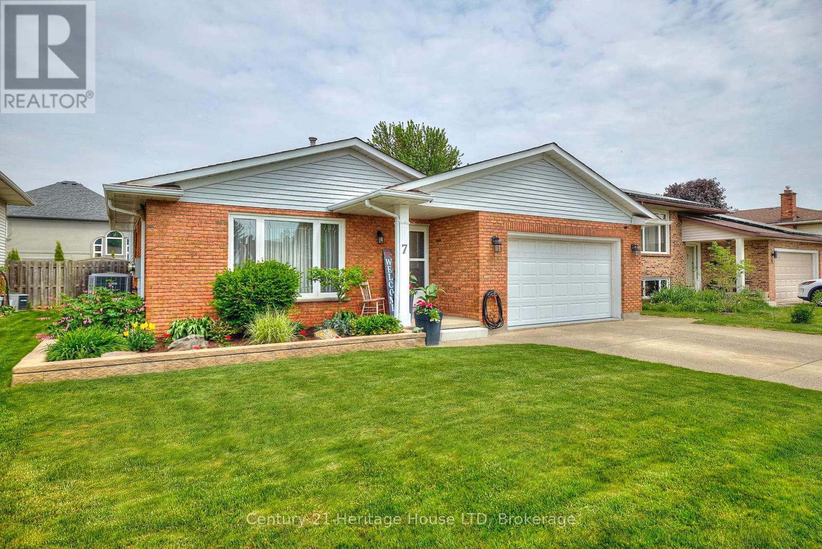 7 HUNTINGTON LANE, St. Catharines, Ontario