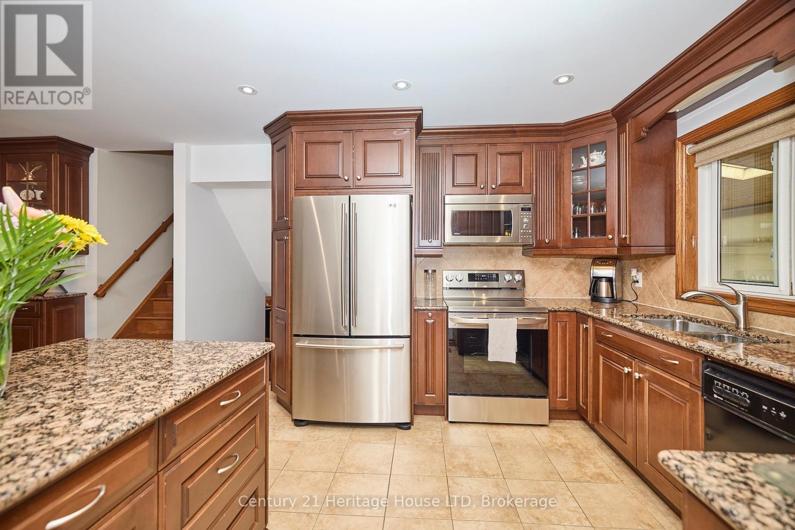 7 Huntington Lane, St. Catharines, Ontario  L2S 3J5 - Photo 11 - X12459868