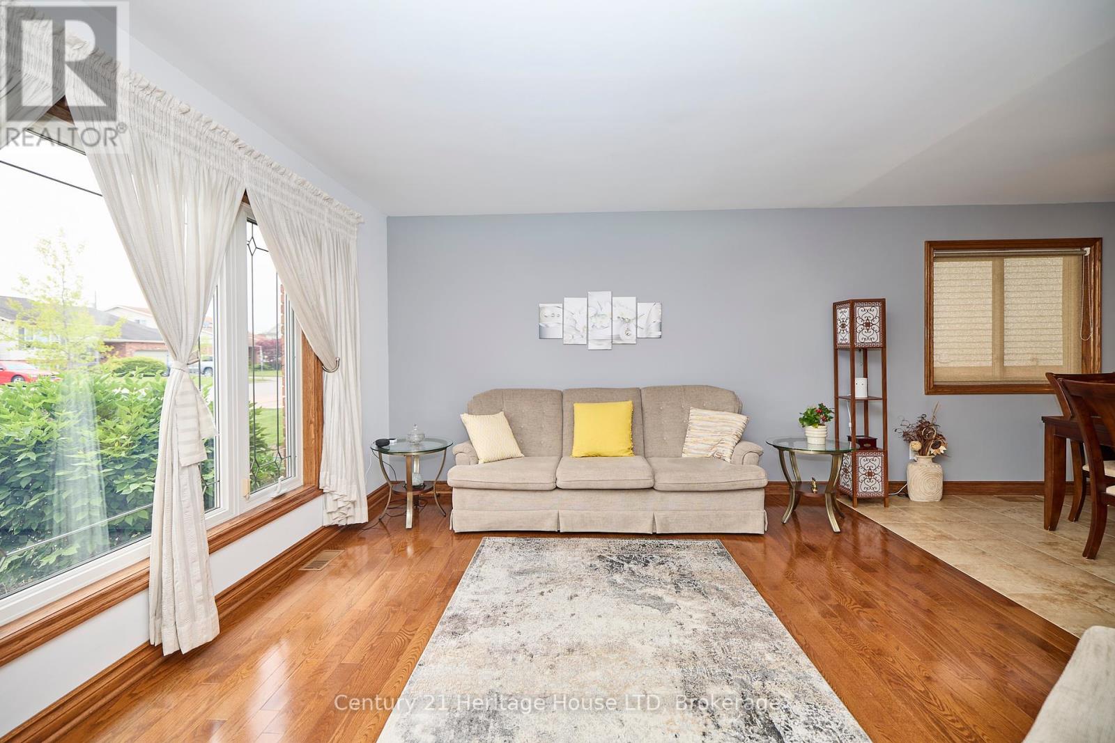 7 Huntington Lane, St. Catharines, Ontario  L2S 3J5 - Photo 5 - X12459868