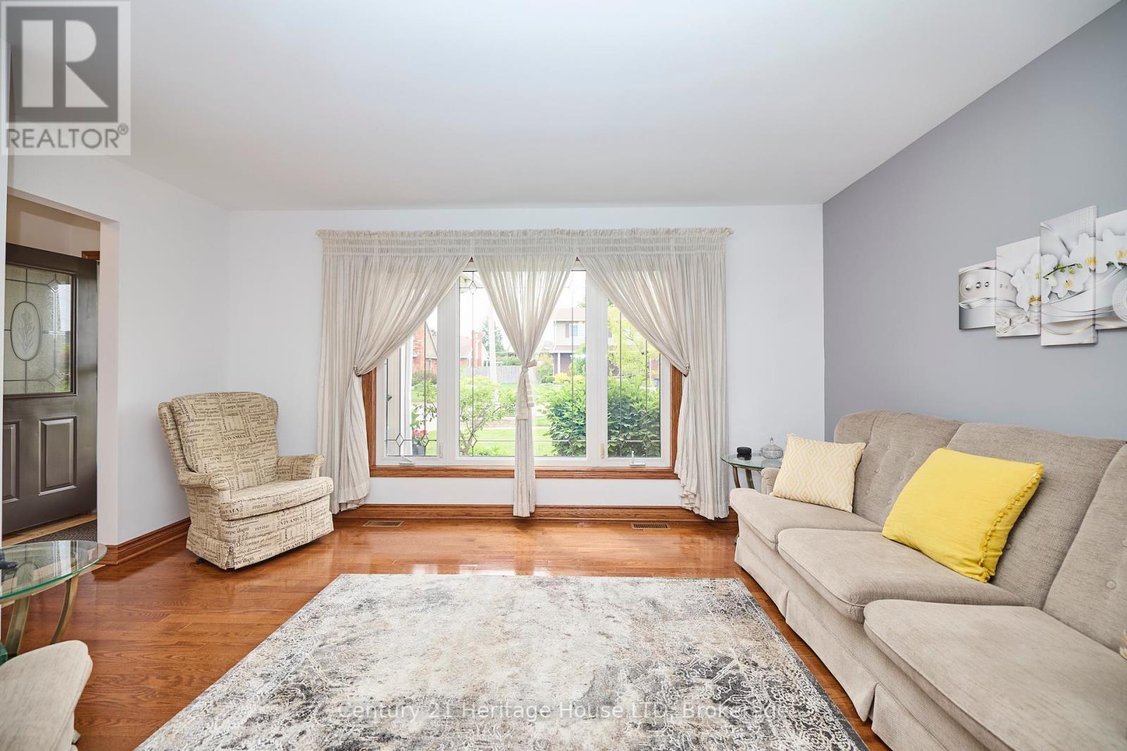 7 Huntington Lane, St. Catharines, Ontario  L2S 3J5 - Photo 6 - X12459868