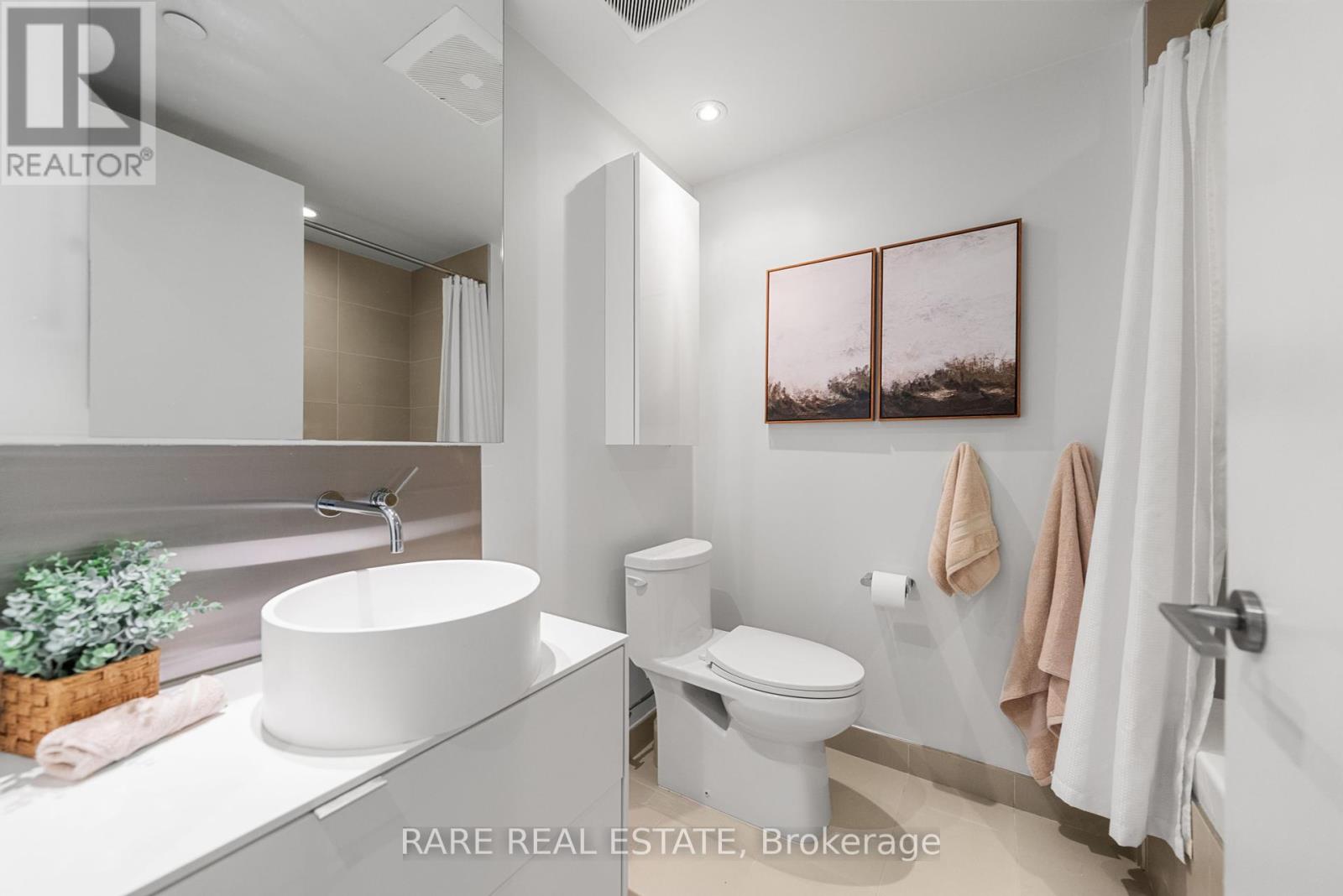 377 Sorauren Avenue, Toronto, Ontario  M6R 0A4 - Photo 11 - W12459645