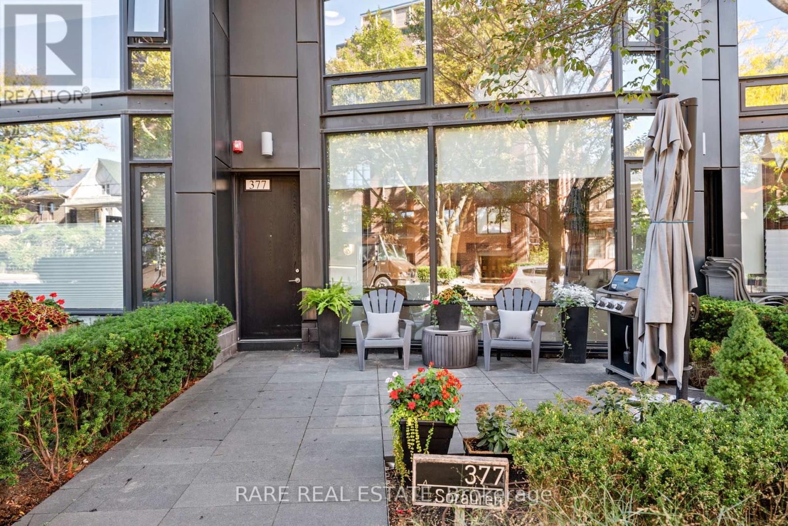 377 Sorauren Avenue, Toronto, Ontario  M6R 0A4 - Photo 2 - W12459645