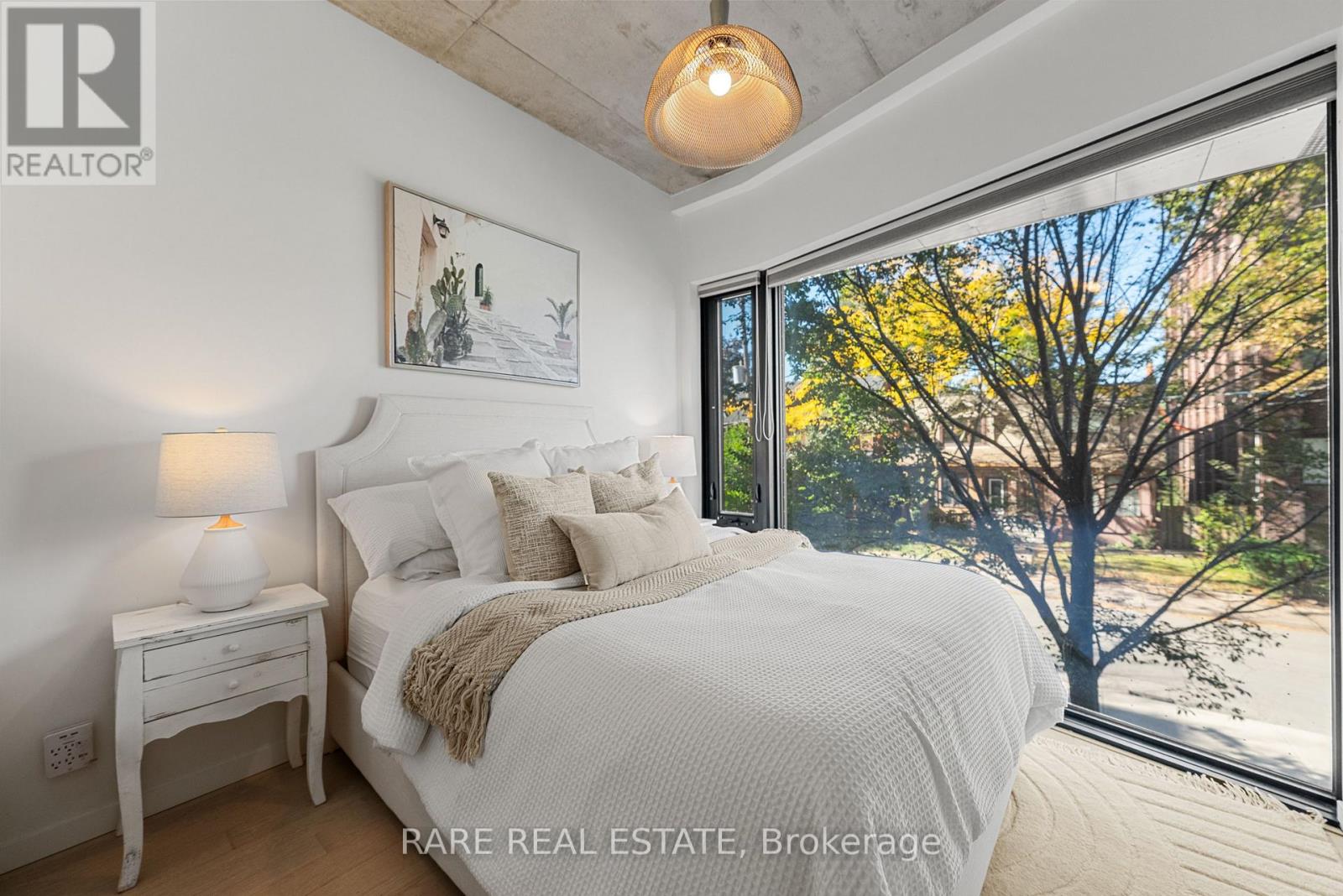 377 Sorauren Avenue, Toronto, Ontario  M6R 0A4 - Photo 9 - W12459645
