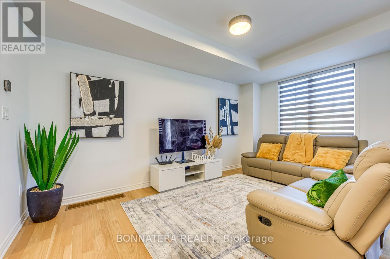 1228 Granary Street, Oakville, Ontario  L6H 7Y4 - Photo 7 - W12459661