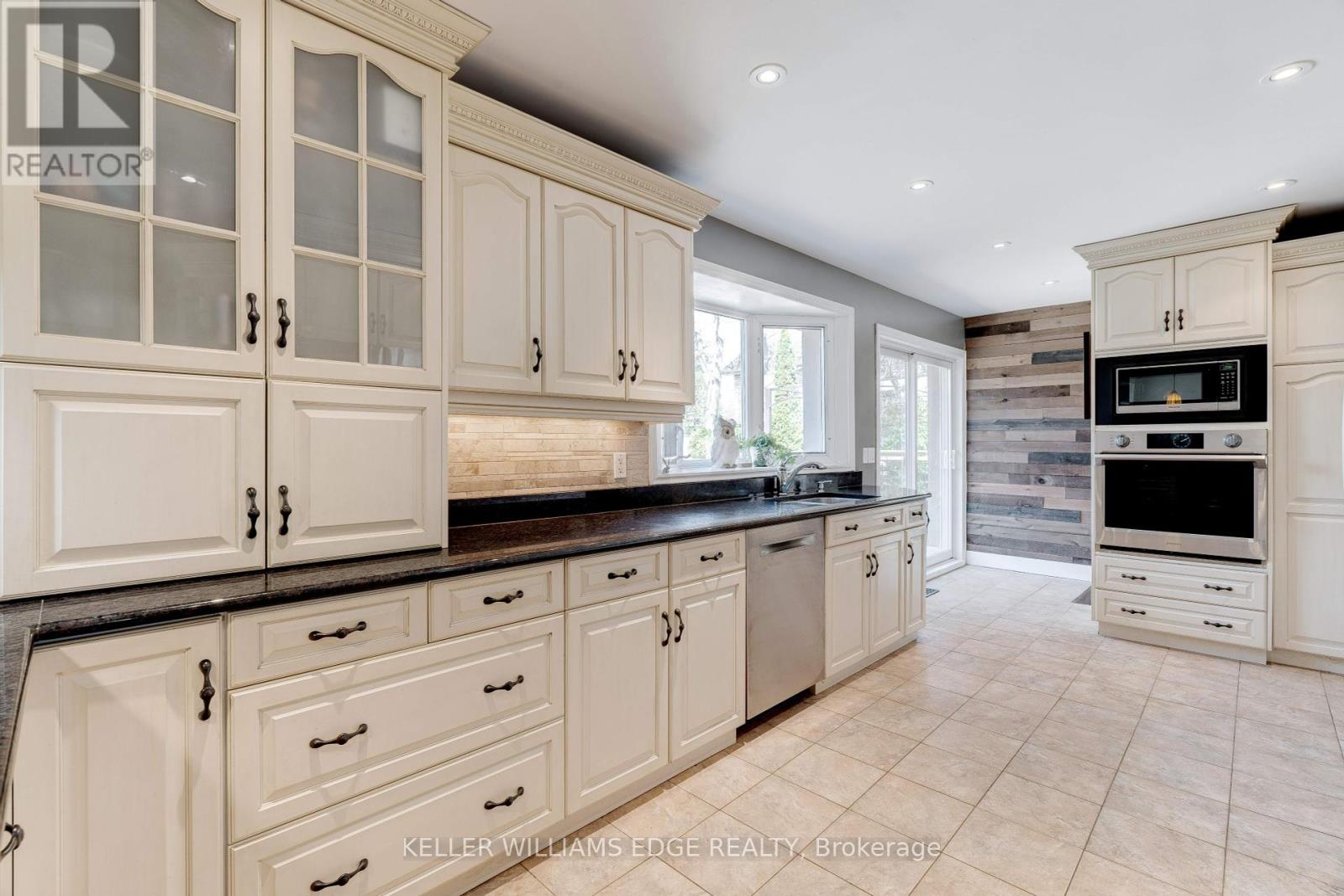 4391 Lakeshore Road, Burlington, Ontario  L7L 1B3 - Photo 12 - W12459666