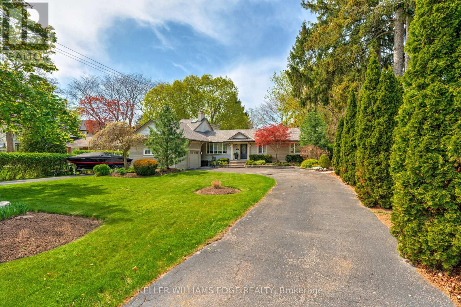 4391 Lakeshore Road, Burlington, Ontario  L7L 1B3 - Photo 2 - W12459666