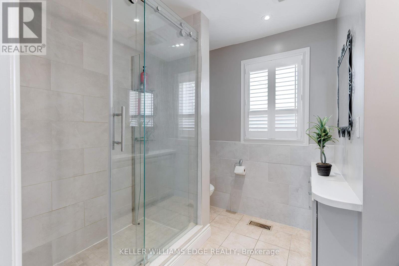 4391 Lakeshore Road, Burlington, Ontario  L7L 1B3 - Photo 22 - W12459666