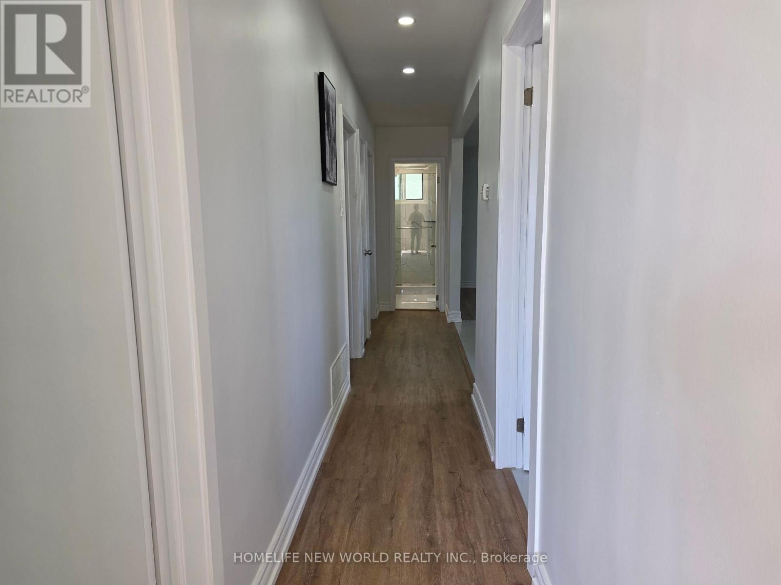 Main - 81 Taysham Crescent, Toronto, Ontario  M9V 1X1 - Photo 11 - W12459684