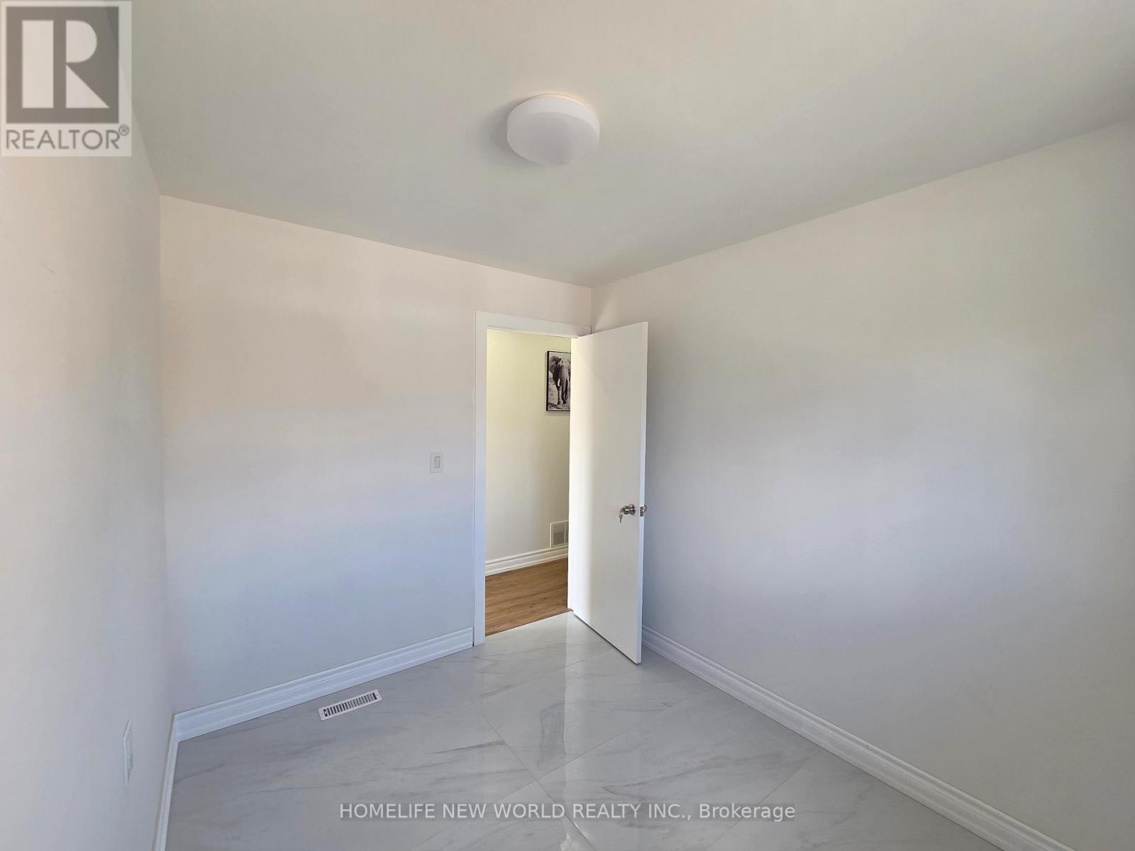 Main - 81 Taysham Crescent, Toronto, Ontario  M9V 1X1 - Photo 16 - W12459684