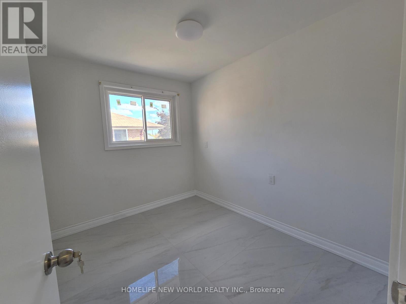 Main - 81 Taysham Crescent, Toronto, Ontario  M9V 1X1 - Photo 17 - W12459684