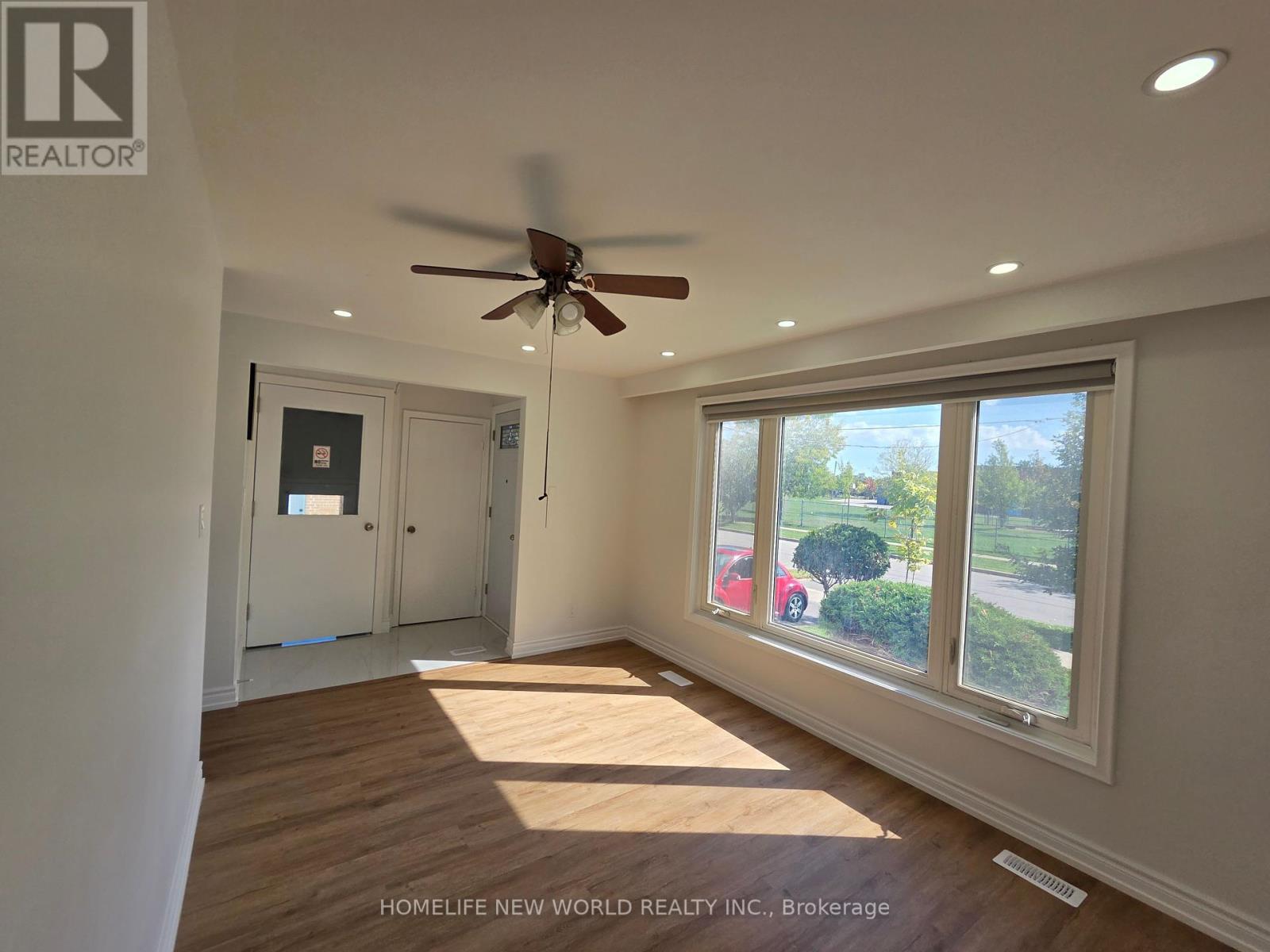 Main - 81 Taysham Crescent, Toronto, Ontario  M9V 1X1 - Photo 2 - W12459684