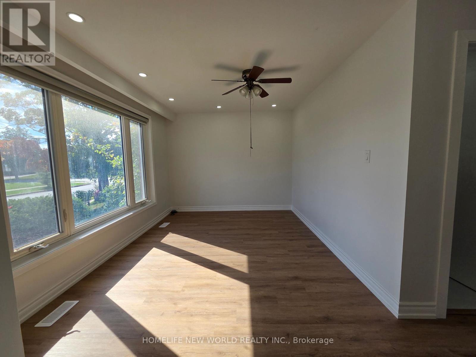Main - 81 Taysham Crescent, Toronto, Ontario  M9V 1X1 - Photo 3 - W12459684
