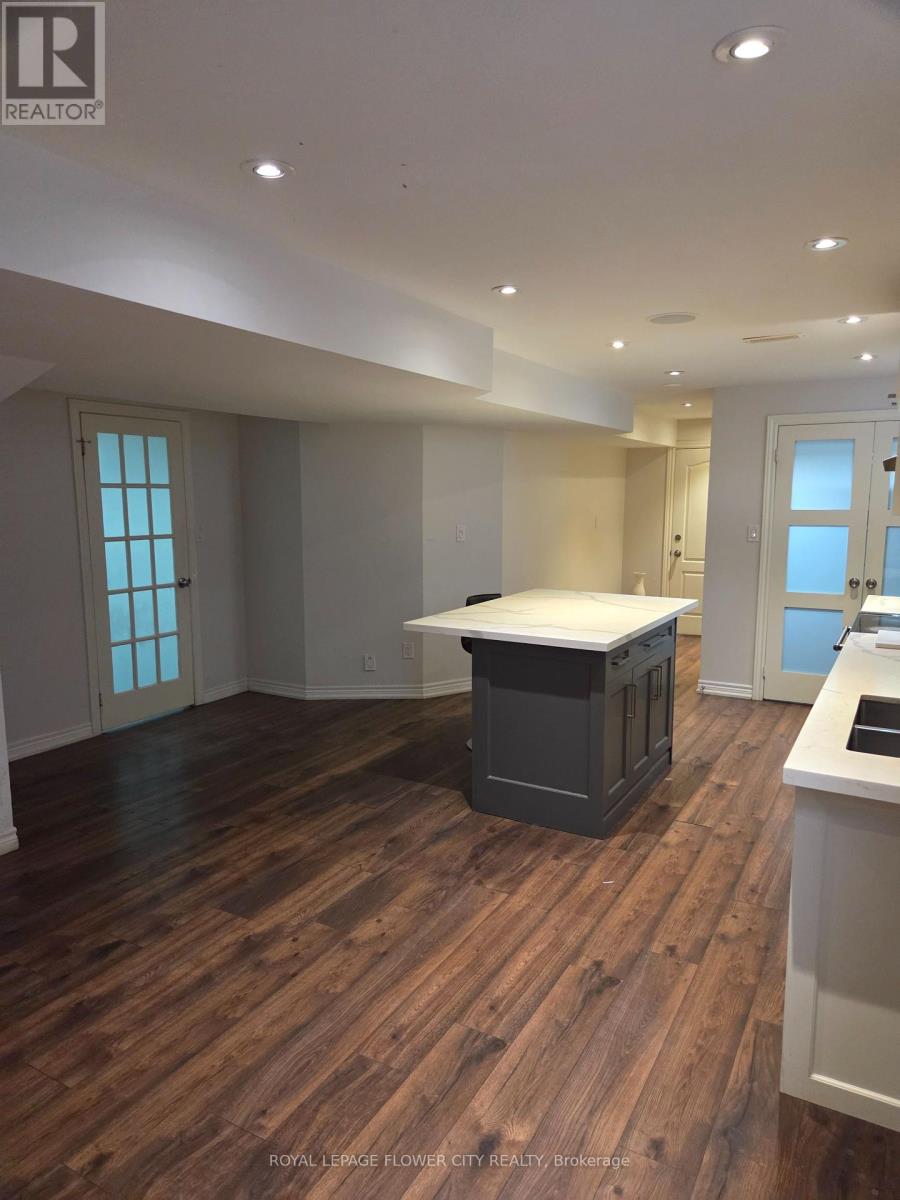 207 Gardenbrooke Trail, Brampton, Ontario  L6P 3G5 - Photo 2 - W12459685