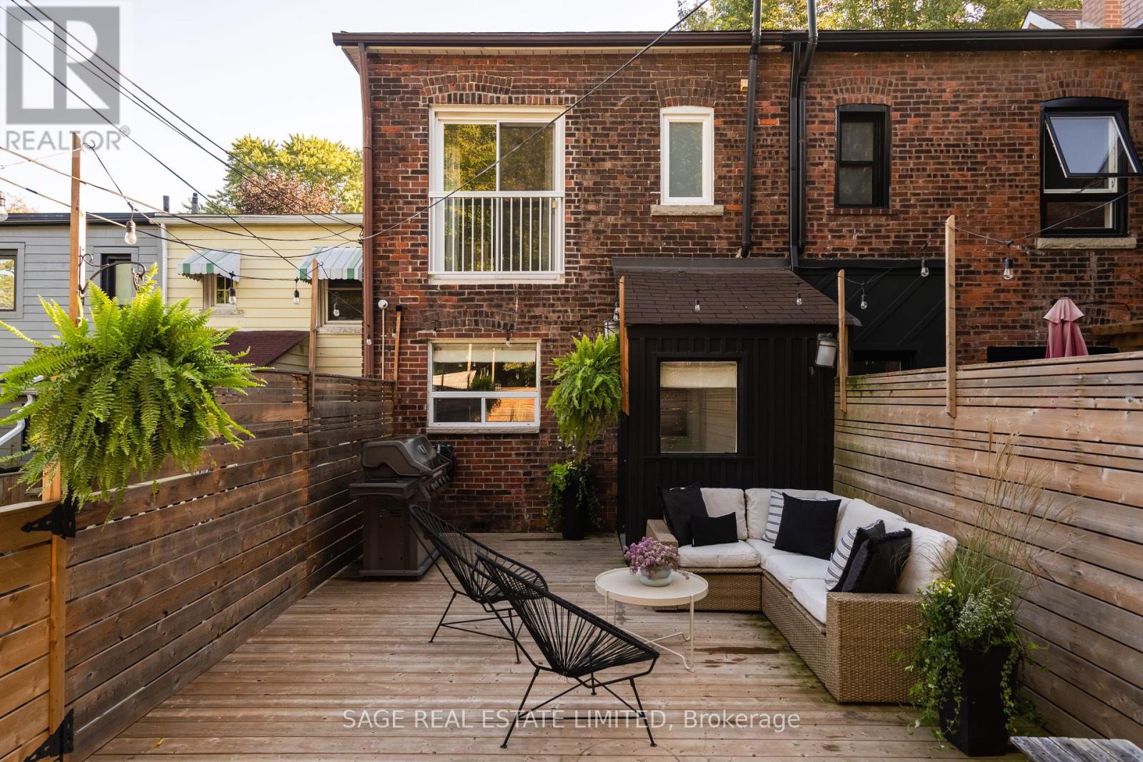 70 Medland Crescent, Toronto, Ontario  M6P 2N2 - Photo 13 - W12459705