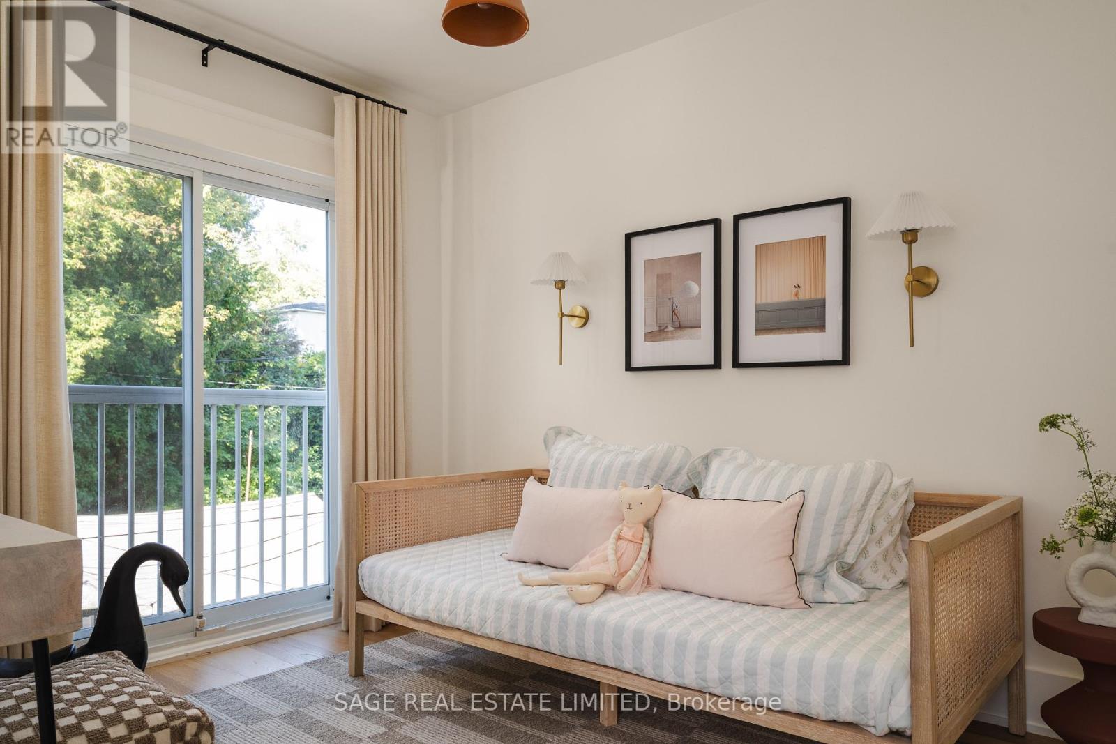 70 Medland Crescent, Toronto, Ontario  M6P 2N2 - Photo 25 - W12459705