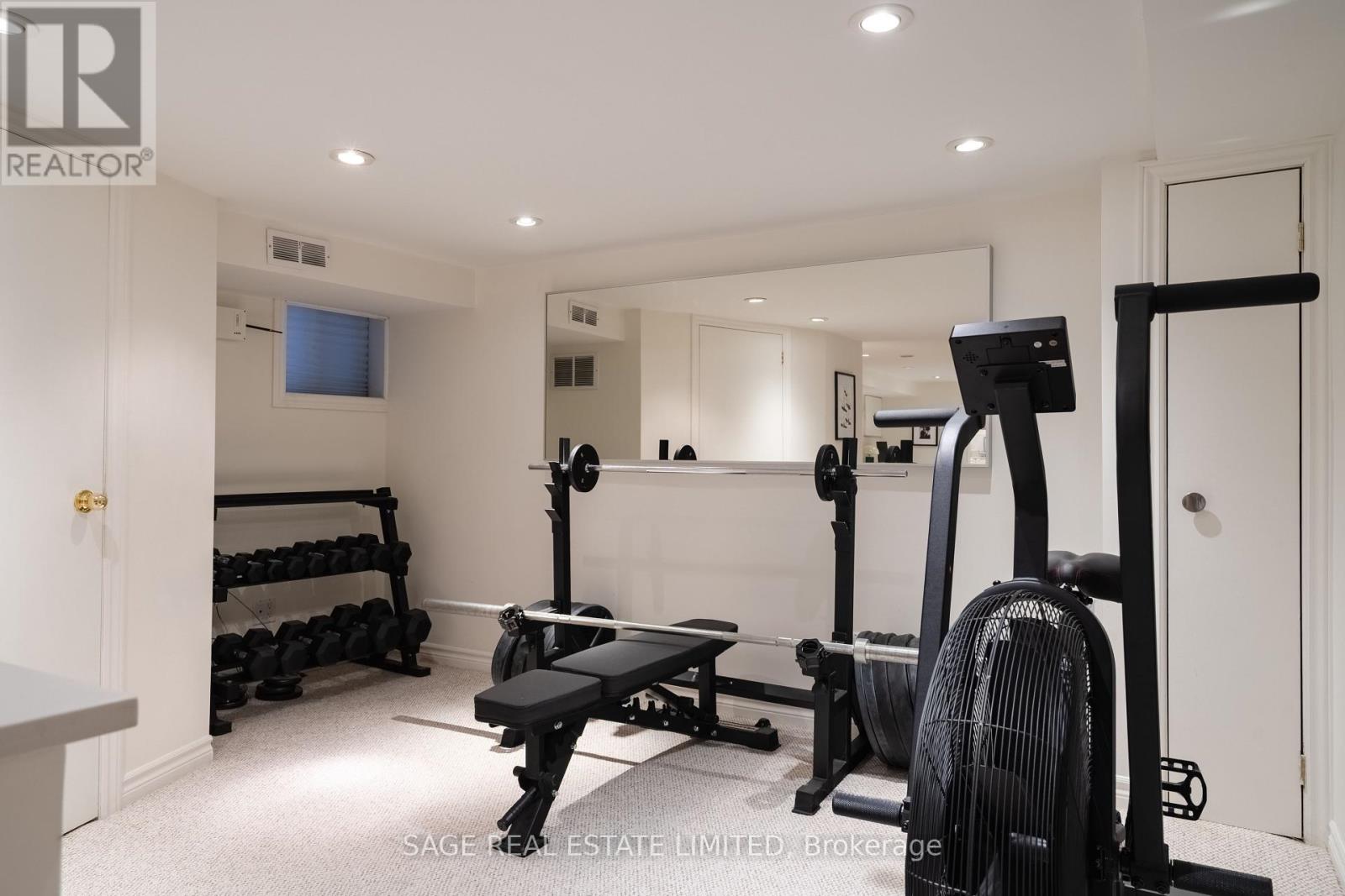 70 Medland Crescent, Toronto, Ontario  M6P 2N2 - Photo 35 - W12459705