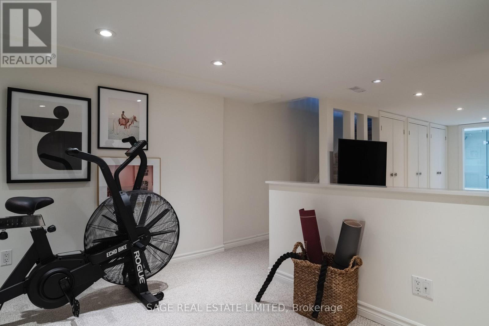 70 Medland Crescent, Toronto, Ontario  M6P 2N2 - Photo 36 - W12459705