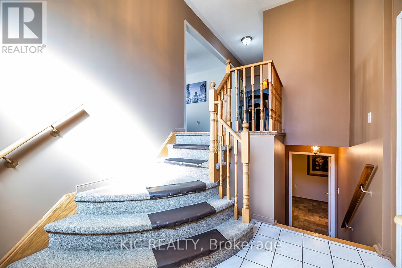 1775 Edenwood Drive, Oshawa, Ontario  L1G 7Y3 - Photo 4 - E12459840