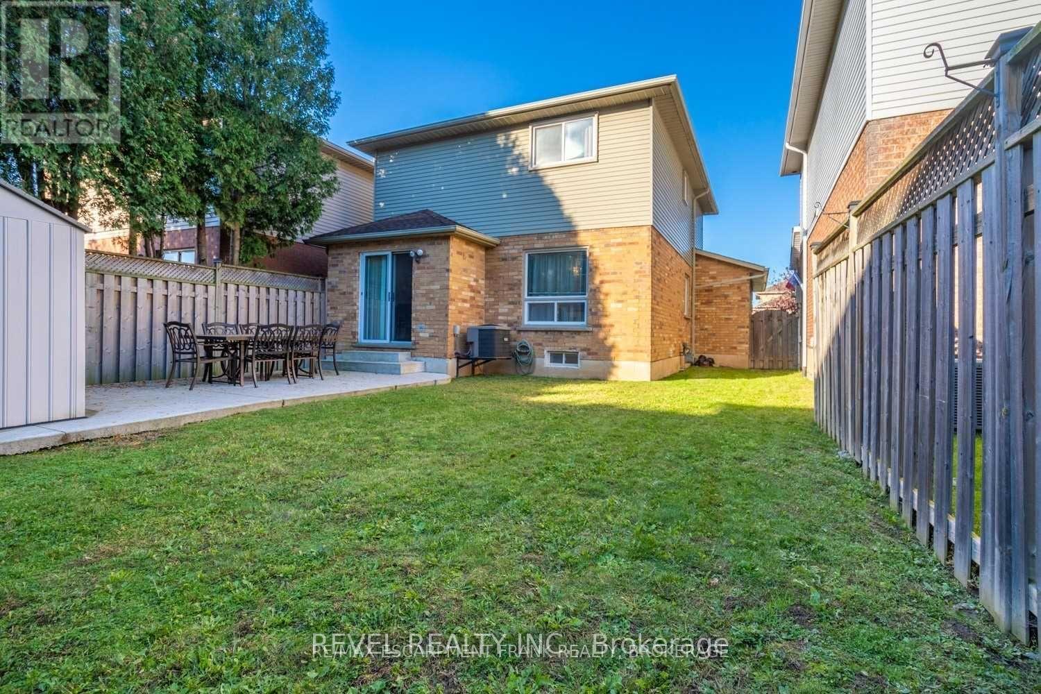 79 Lynnette Drive, Hamilton, Ontario  L9B 2M5 - Photo 3 - X12459697