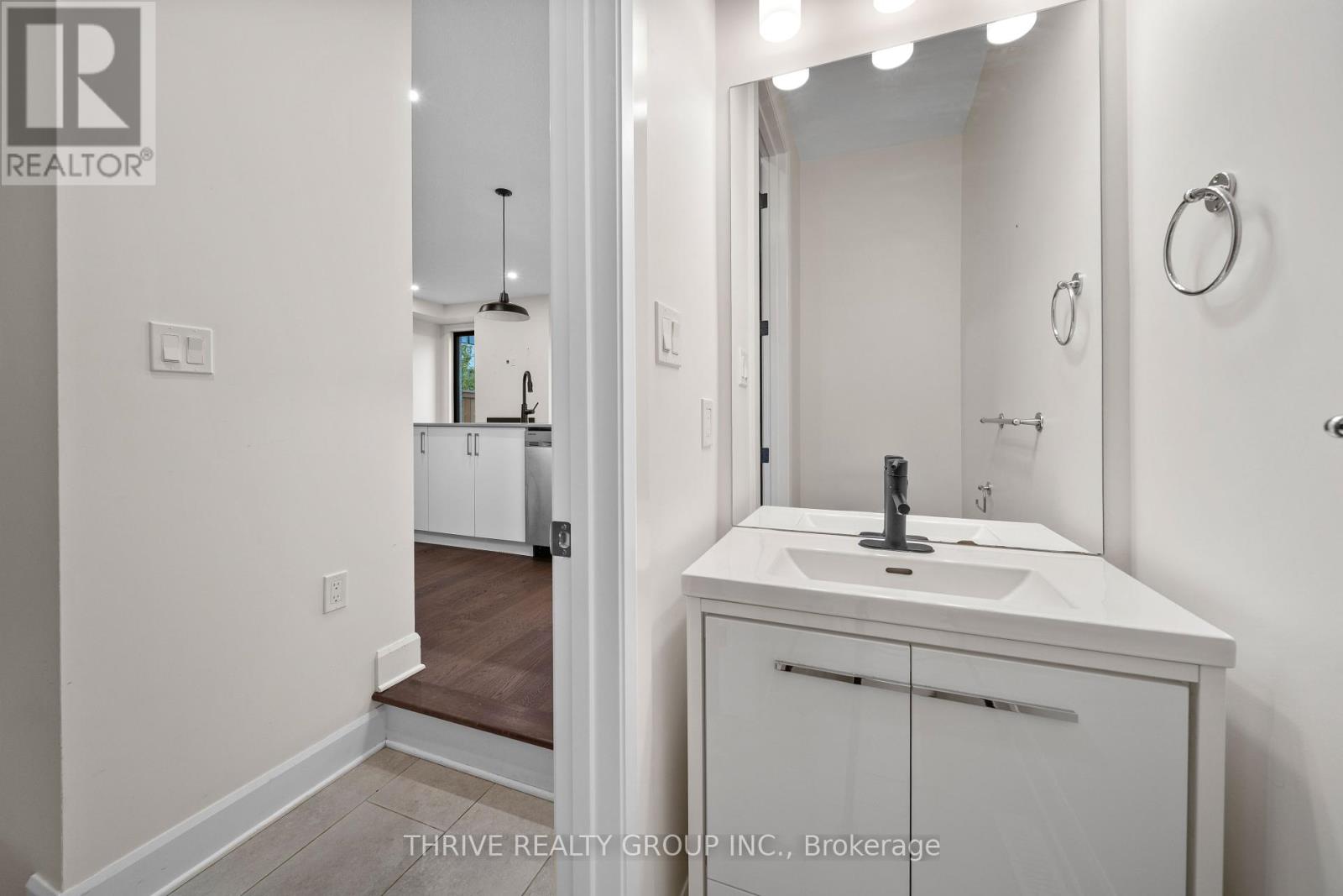 947 Upperpoint Avenue, London South, Ontario  N6K 0L1 - Photo 12 - X12459743