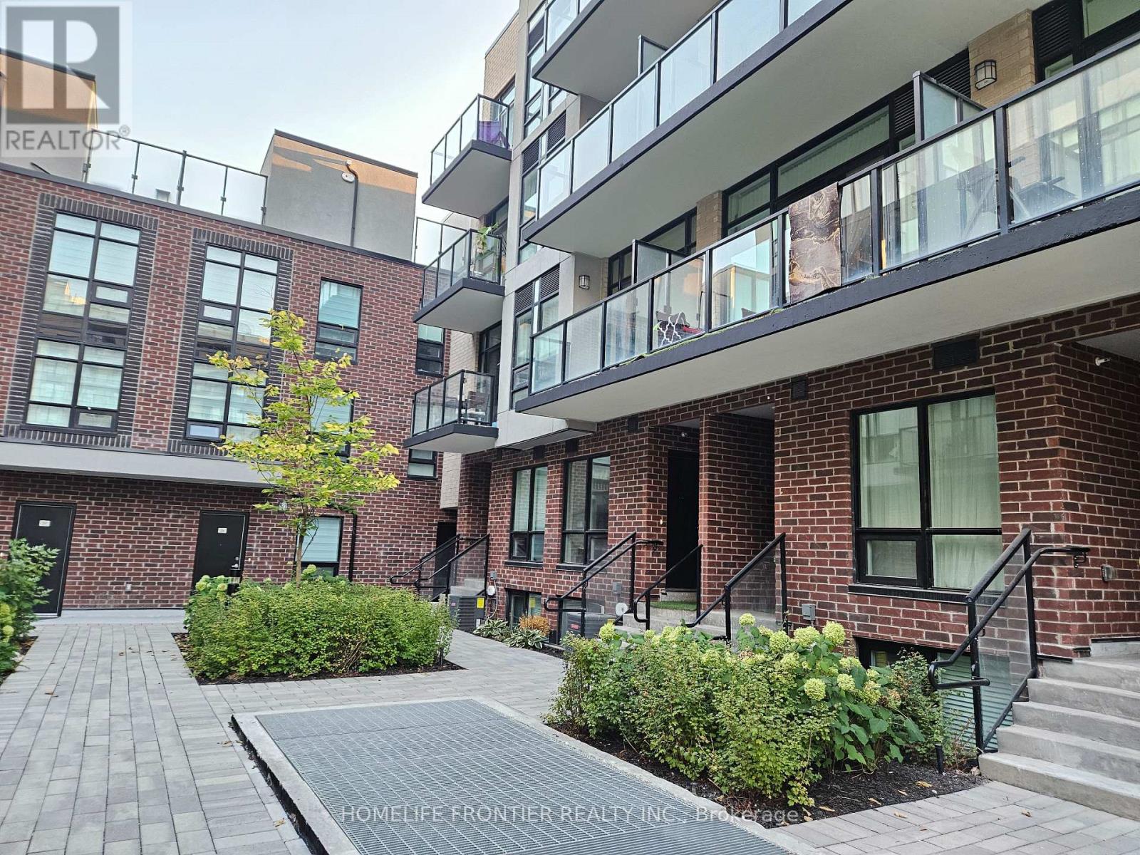 18 - 871 Sheppard Avenue W, Toronto, Ontario  M3H 2T4 - Photo 3 - C12459719