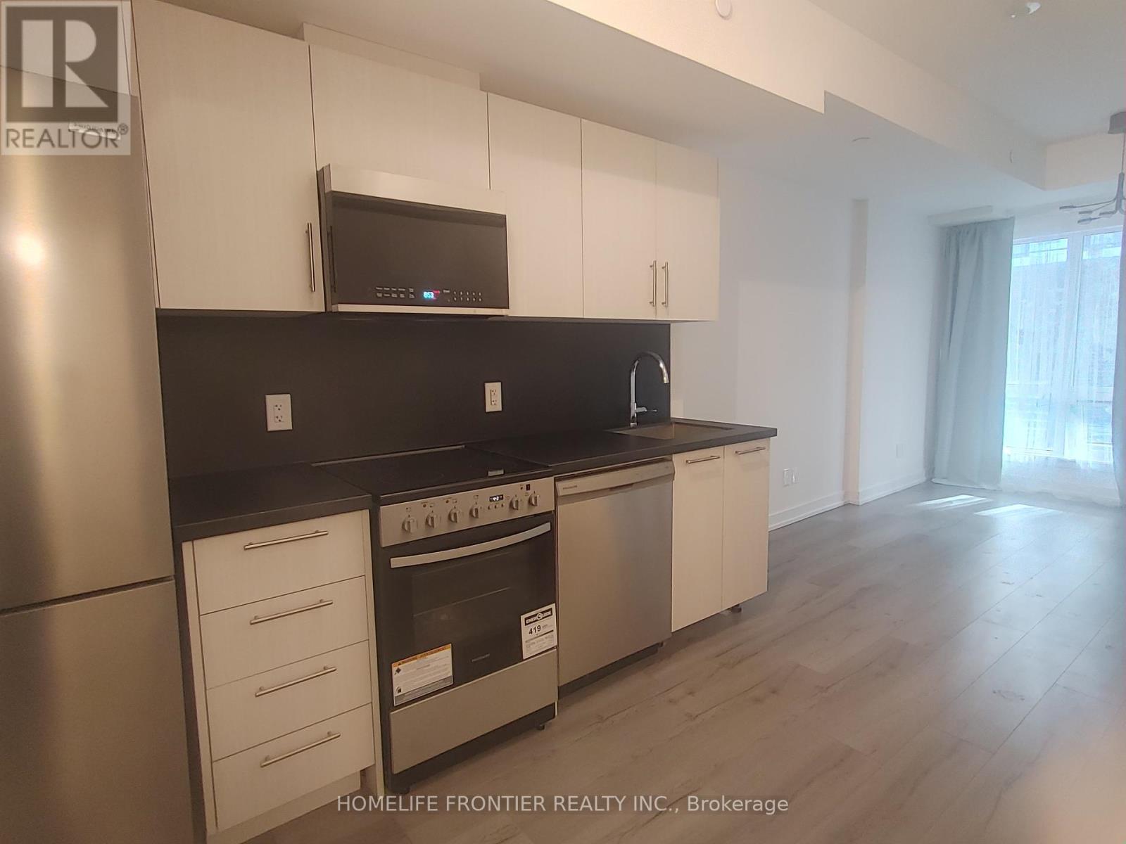 18 - 871 Sheppard Avenue W, Toronto, Ontario  M3H 2T4 - Photo 4 - C12459719
