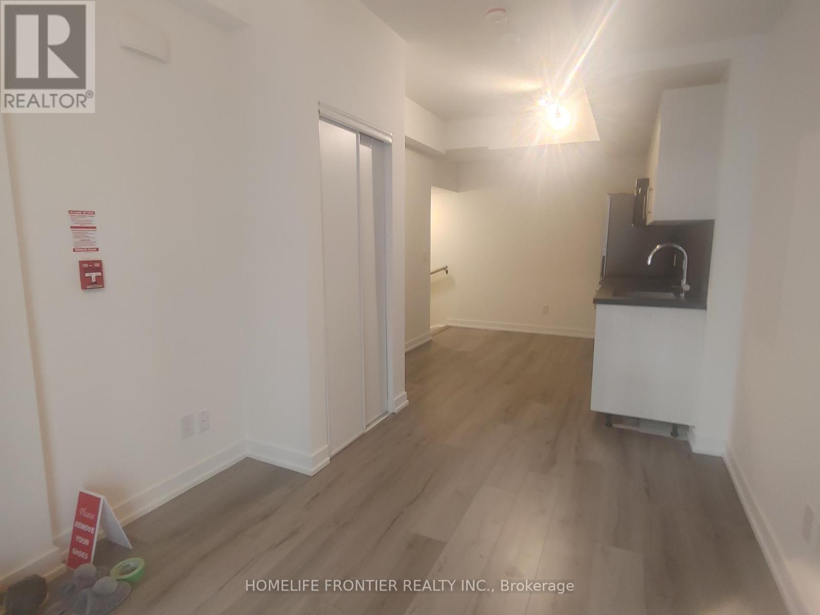 18 - 871 Sheppard Avenue W, Toronto, Ontario  M3H 2T4 - Photo 7 - C12459719
