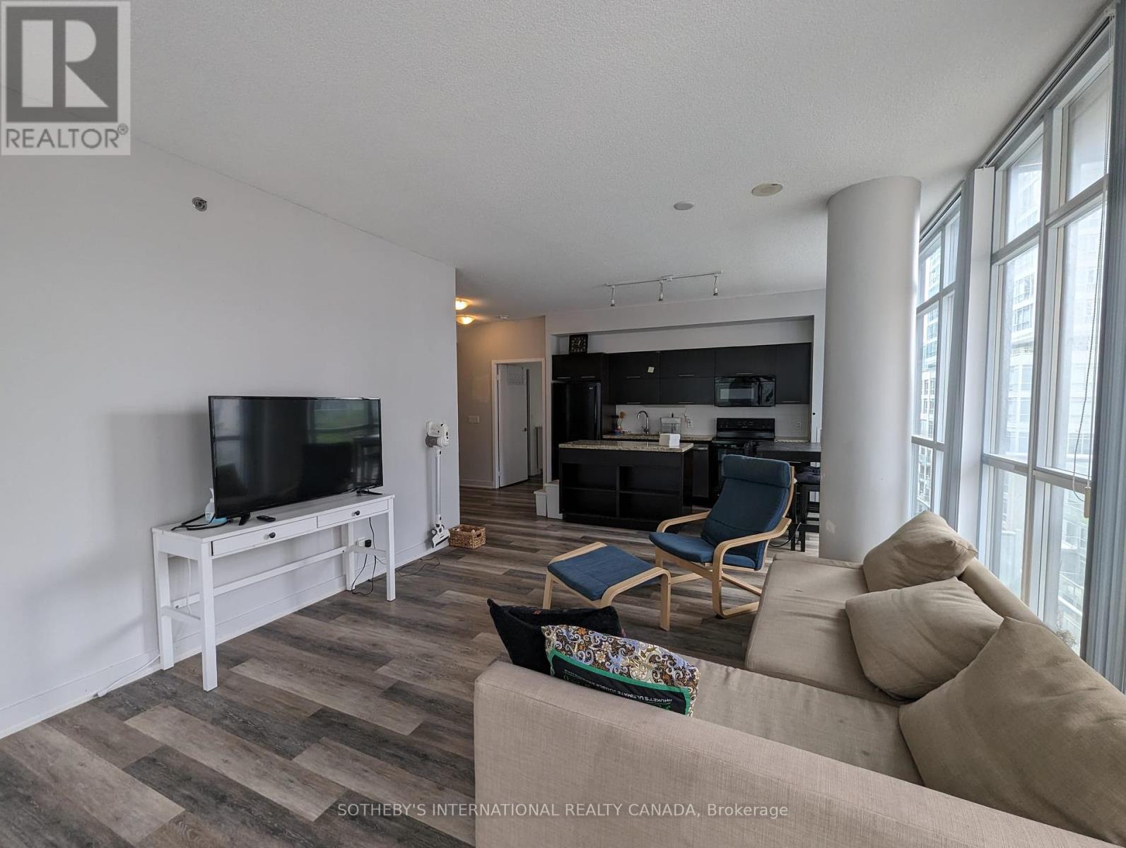 917 - 21 NELSON STREET, Toronto, Ontario