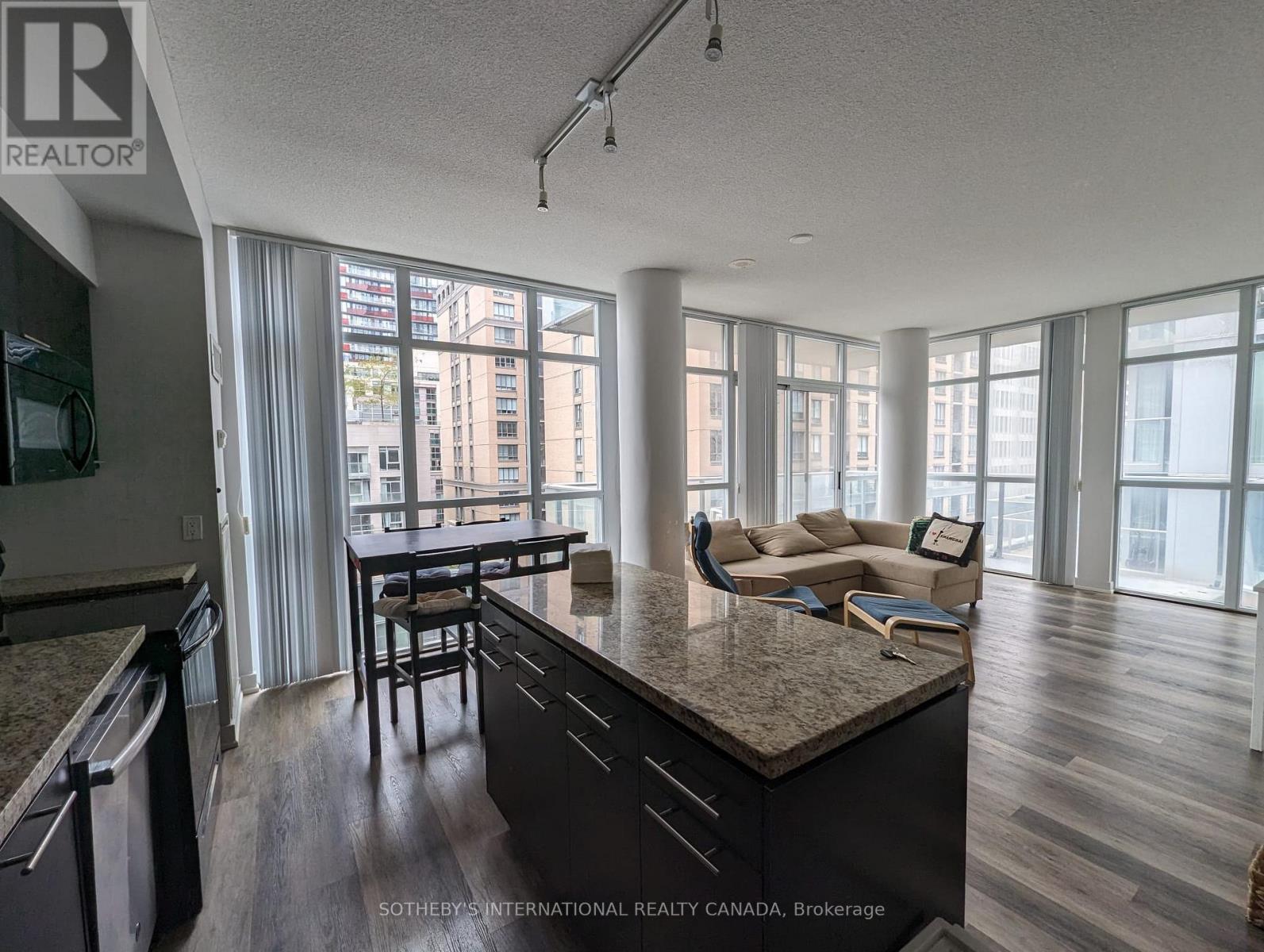 917 - 21 Nelson Street, Toronto, Ontario  M5V 3H9 - Photo 3 - C12459812