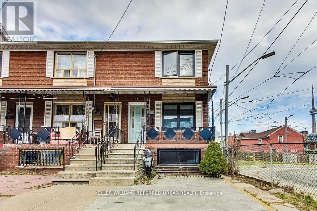 205 BATHURST STREET, Toronto, Ontario