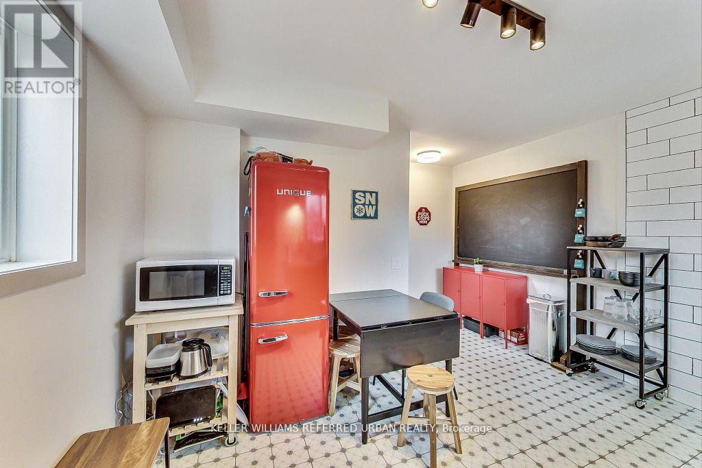 205 Bathurst Street, Toronto, Ontario  M5T 2S1 - Photo 16 - C12459828
