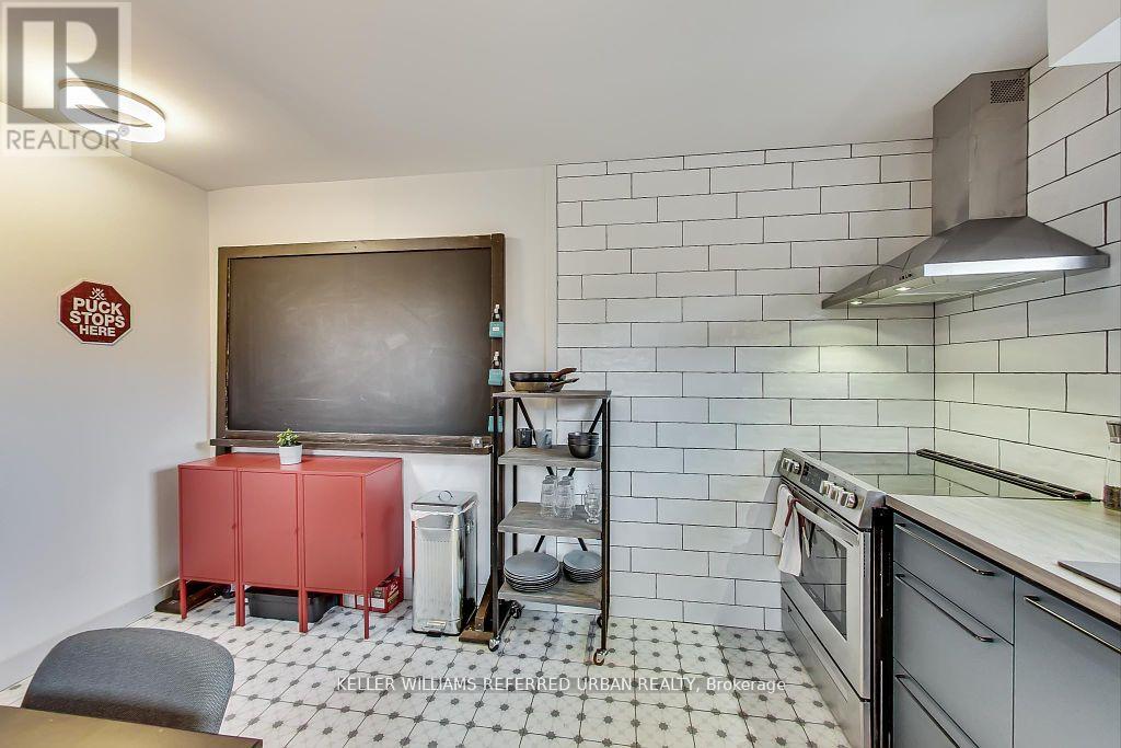 205 Bathurst Street, Toronto, Ontario  M5T 2S1 - Photo 17 - C12459828