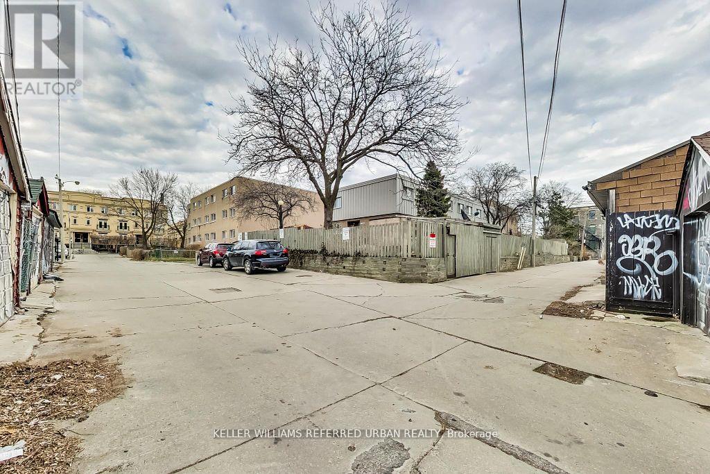 205 Bathurst Street, Toronto, Ontario  M5T 2S1 - Photo 47 - C12459828