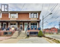 205 BATHURST STREET, Toronto, Ontario