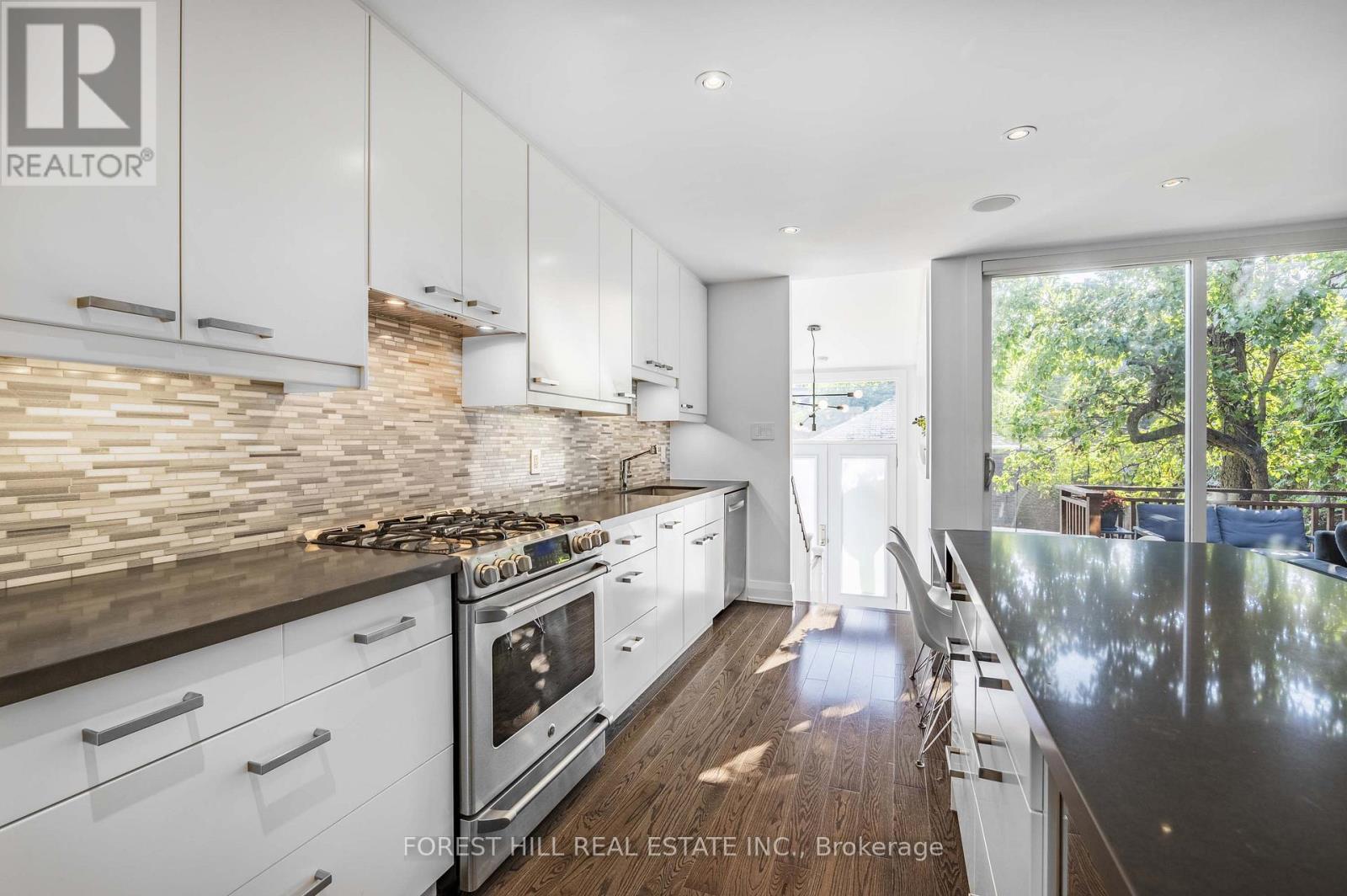 183 Wychwood Avenue, Toronto, Ontario  M6C 2T4 - Photo 7 - C12459866