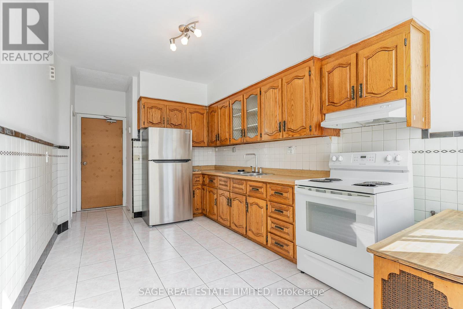 Main - 604 Ossington Avenue, Toronto, Ontario  M6G 3T5 - Photo 10 - C12459882