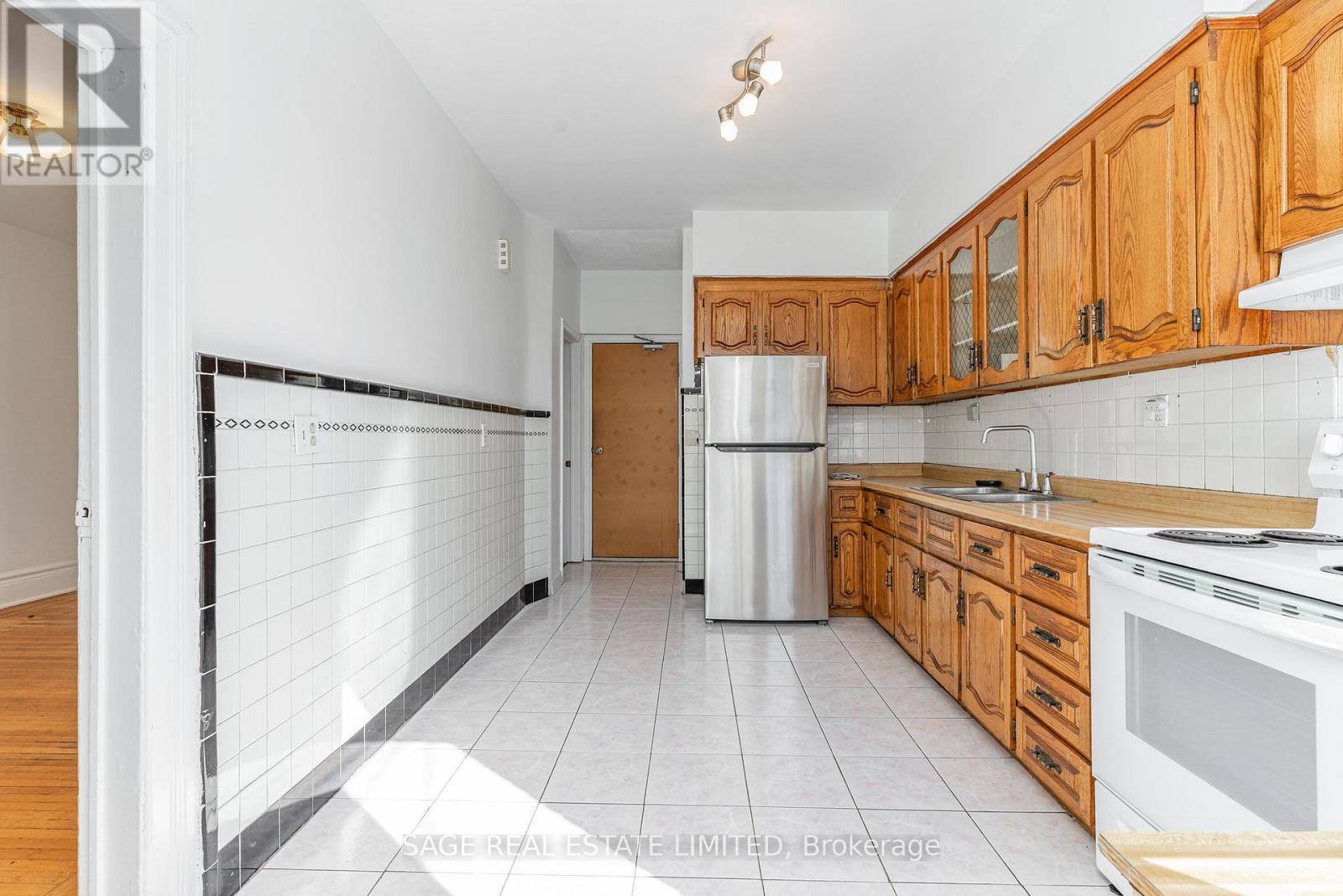 Main - 604 Ossington Avenue, Toronto, Ontario  M6G 3T5 - Photo 11 - C12459882