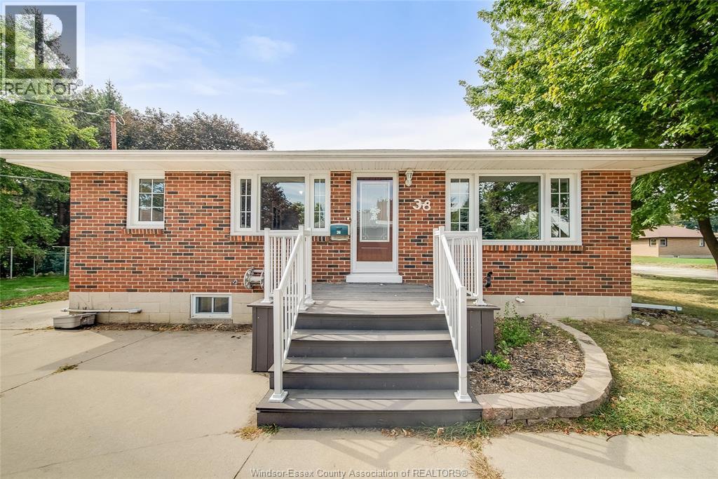 MLS# 25025970: 38 NANCY, Leamington, Canada