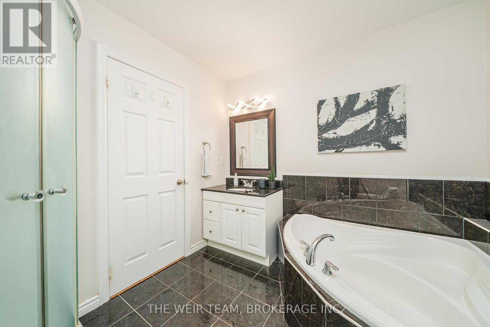 157 Ferris Road, Toronto, Ontario  M4B 1G7 - Photo 25 - E12459782