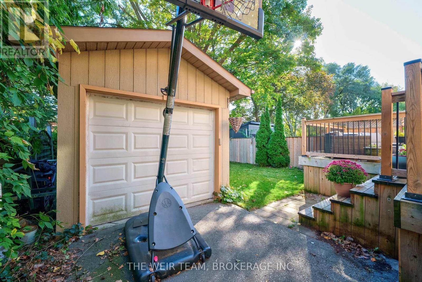 157 Ferris Road, Toronto, Ontario  M4B 1G7 - Photo 41 - E12459782