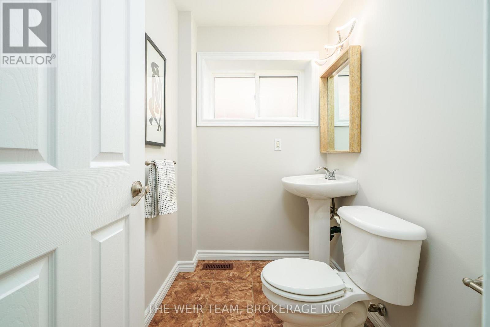 157 Ferris Road, Toronto, Ontario  M4B 1G7 - Photo 9 - E12459782