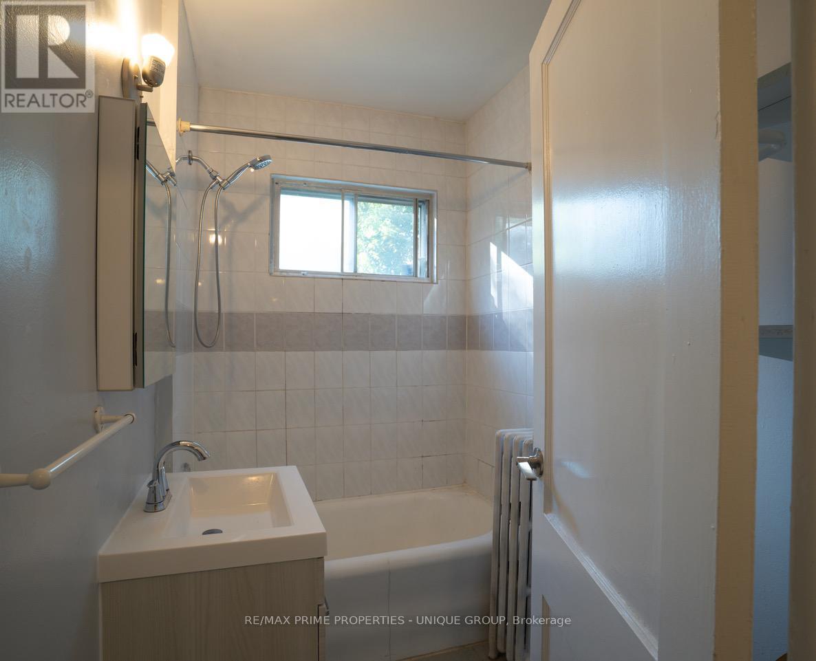 1 Bonfield Avenue, Toronto, Ontario  M4E 1B9 - Photo 13 - E12459818