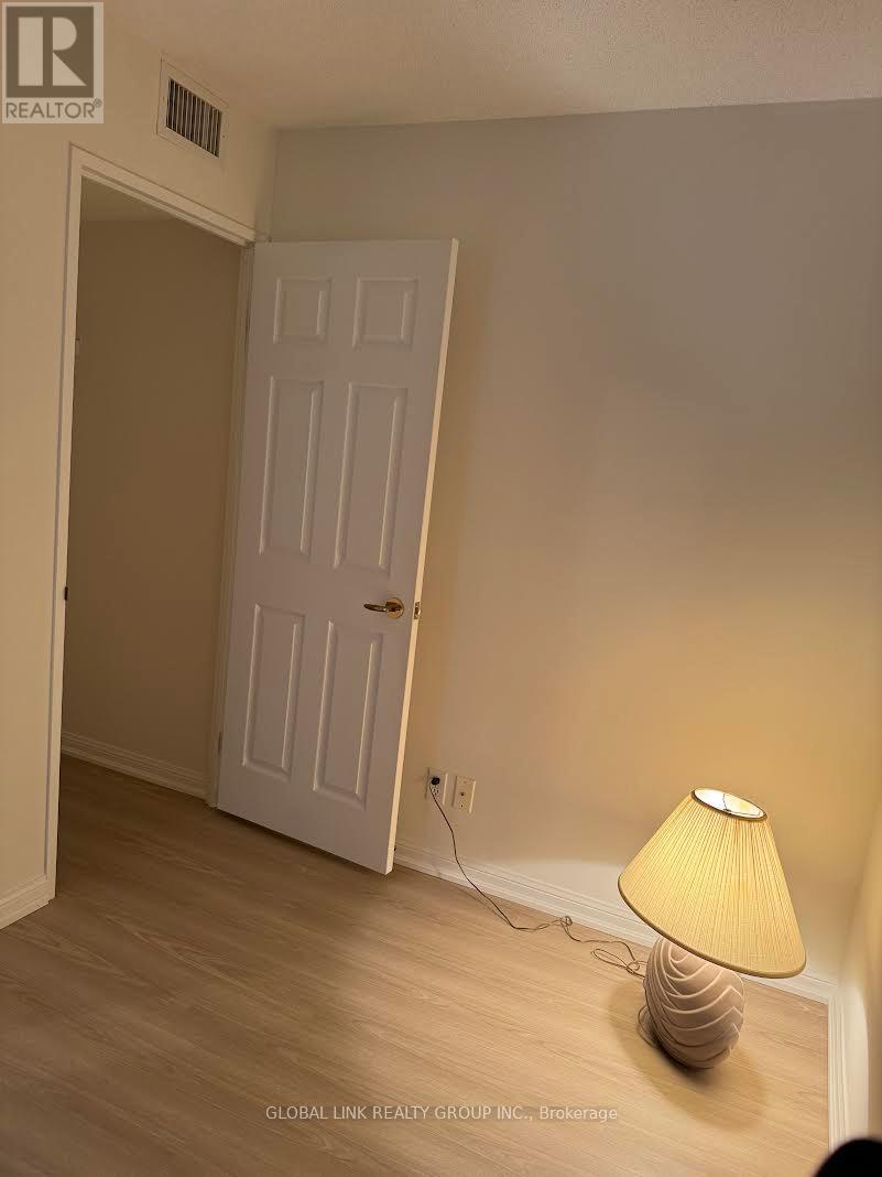 315 - 1 Lee Centre Drive N, Toronto, Ontario  M1H 3J2 - Photo 2 - E12459825
