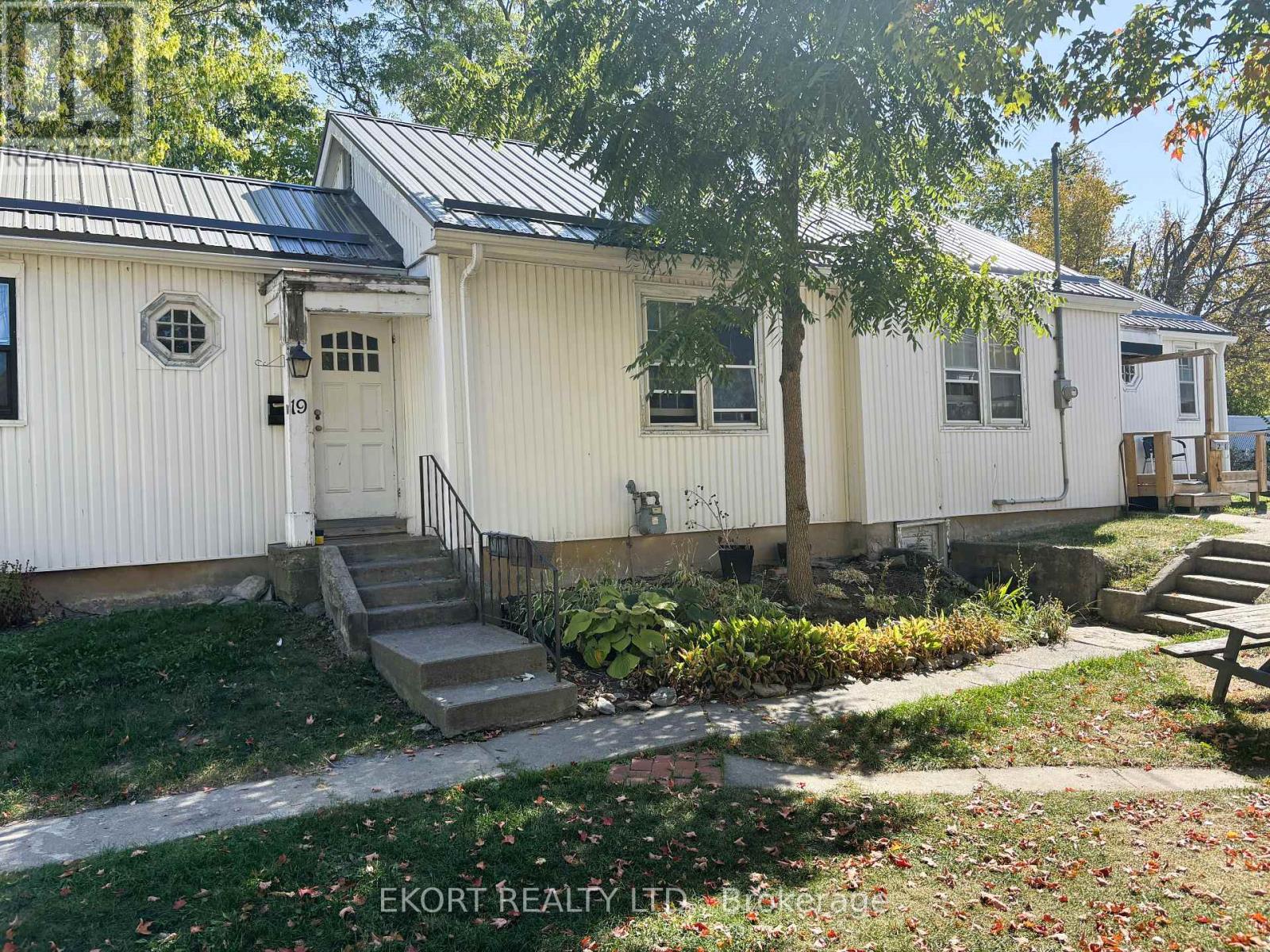 17-23 Moira Street W, Belleville, Ontario  K8P 1S1 - Photo 2 - X12436120