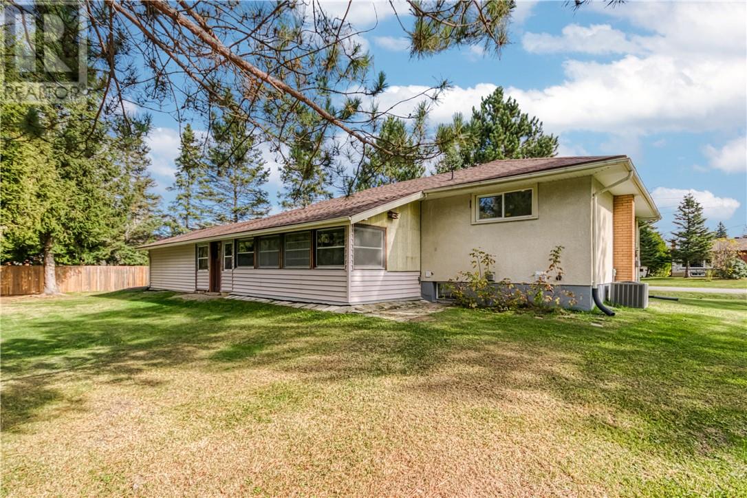 3649 Suzanne Street, Val Caron, Ontario  P3N 1H1 - Photo 35 - 2125156
