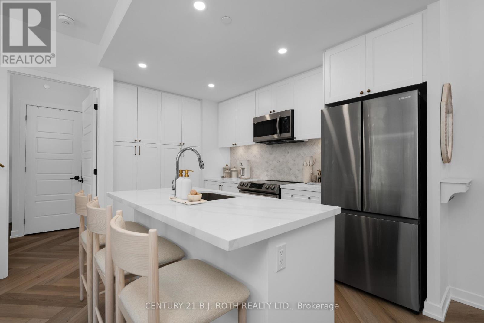 247 - 415 Sea Ray Avenue, Innisfil, Ontario  L9S 0R5 - Photo 4 - N12428437