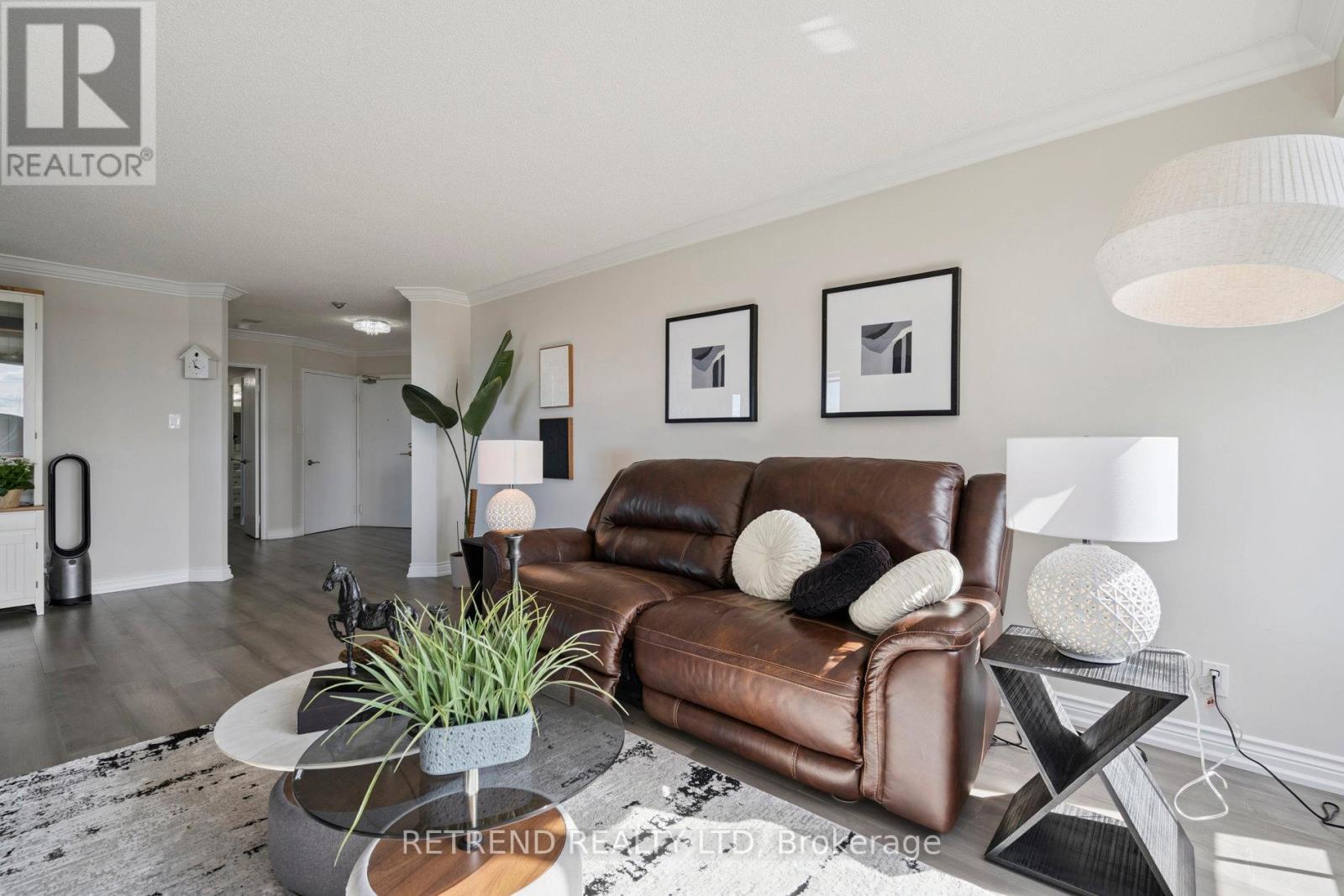 826 - 32 Clarissa Drive, Richmond Hill, Ontario  L4C 9R7 - Photo 5 - N12459766